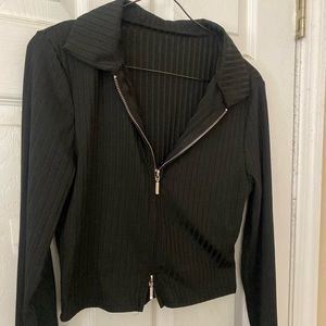 Black Long sleeve Zipper Crop Top // Condition: very good